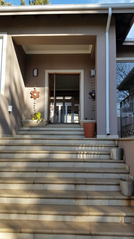 Bed and Breakfast 6 On Acacia Johannesburg Esterno foto