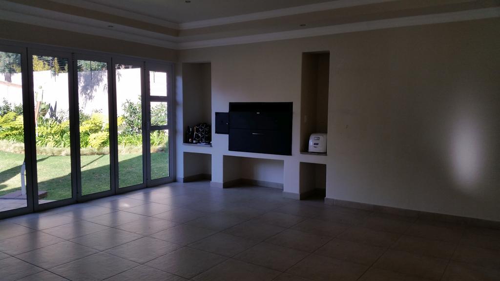 Bed and Breakfast 6 On Acacia Johannesburg Esterno foto