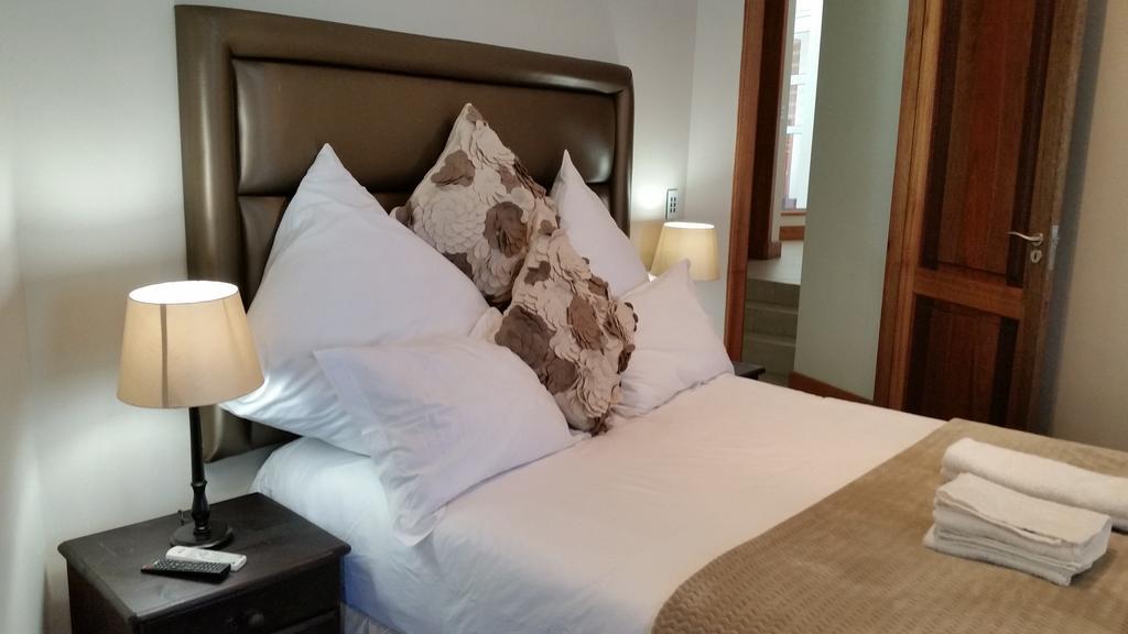 Bed and Breakfast 6 On Acacia Johannesburg Esterno foto