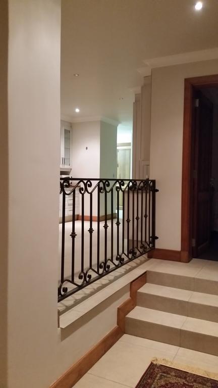 Bed and Breakfast 6 On Acacia Johannesburg Esterno foto