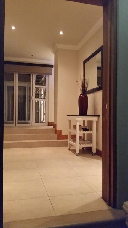 Bed and Breakfast 6 On Acacia Johannesburg Esterno foto