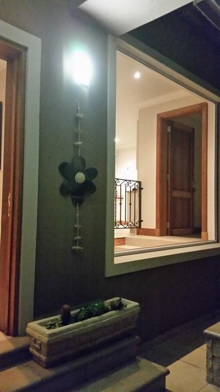 Bed and Breakfast 6 On Acacia Johannesburg Esterno foto