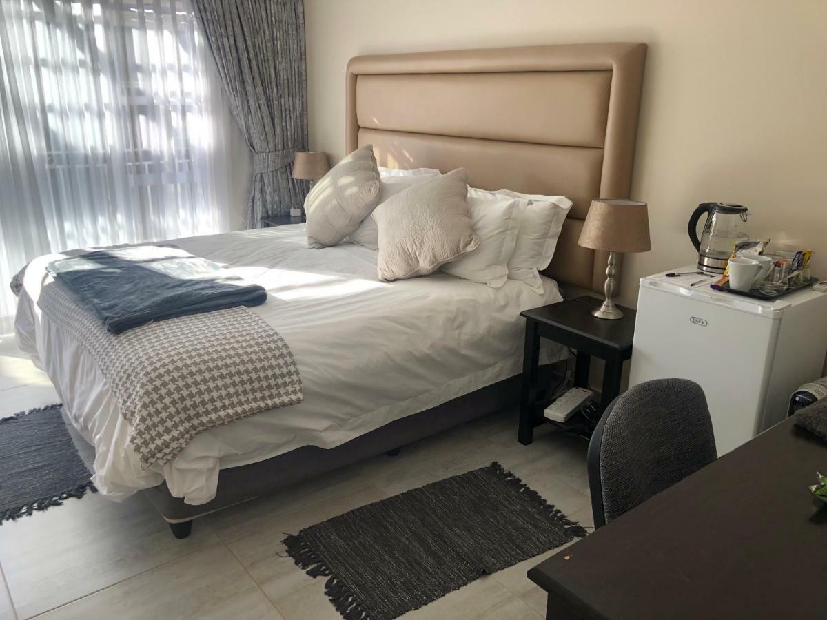 Bed and Breakfast 6 On Acacia Johannesburg Esterno foto