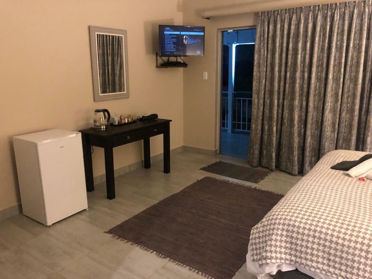 Bed and Breakfast 6 On Acacia Johannesburg Esterno foto
