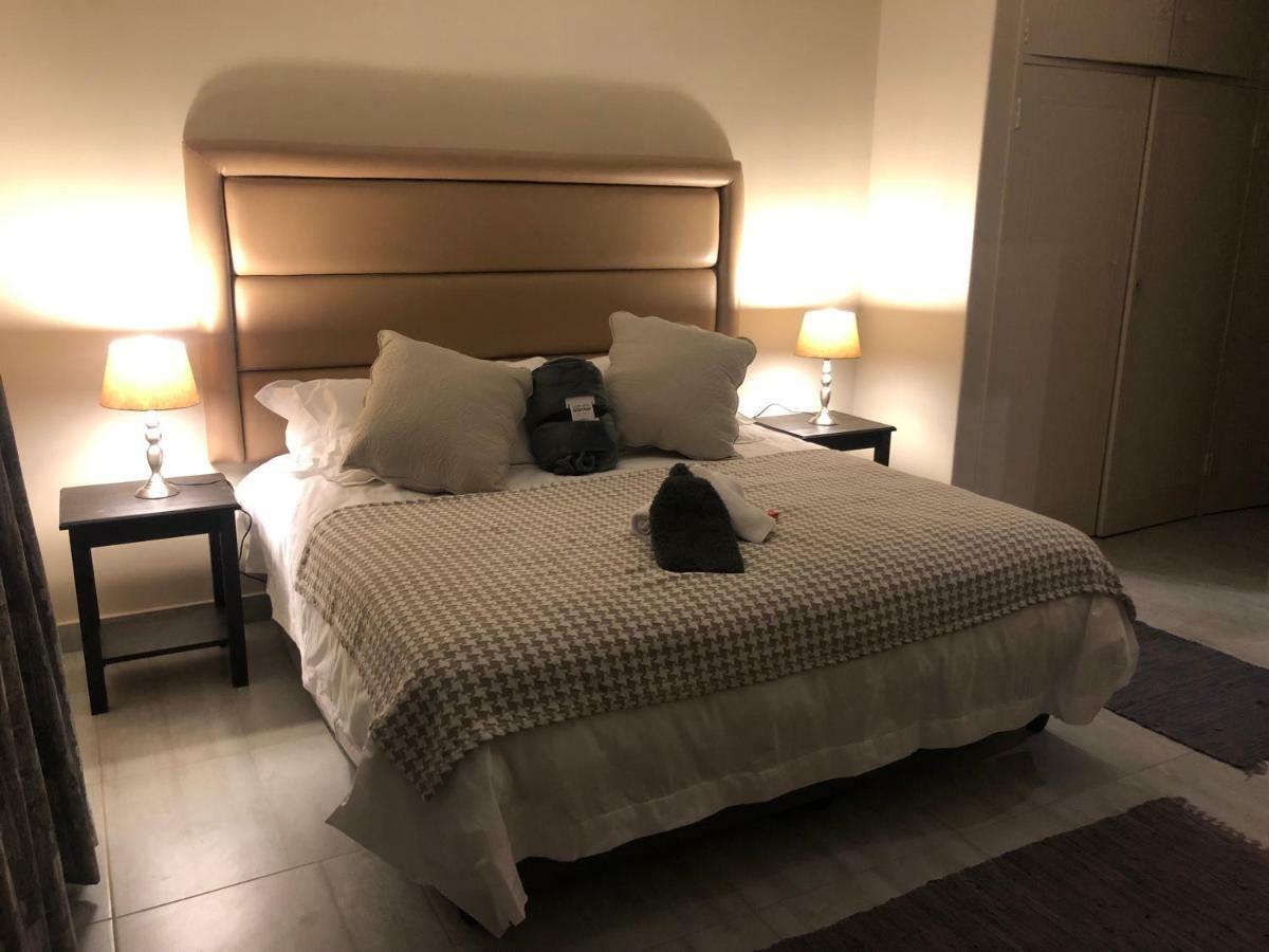 Bed and Breakfast 6 On Acacia Johannesburg Esterno foto