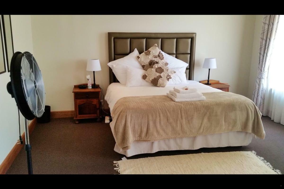 Bed and Breakfast 6 On Acacia Johannesburg Esterno foto