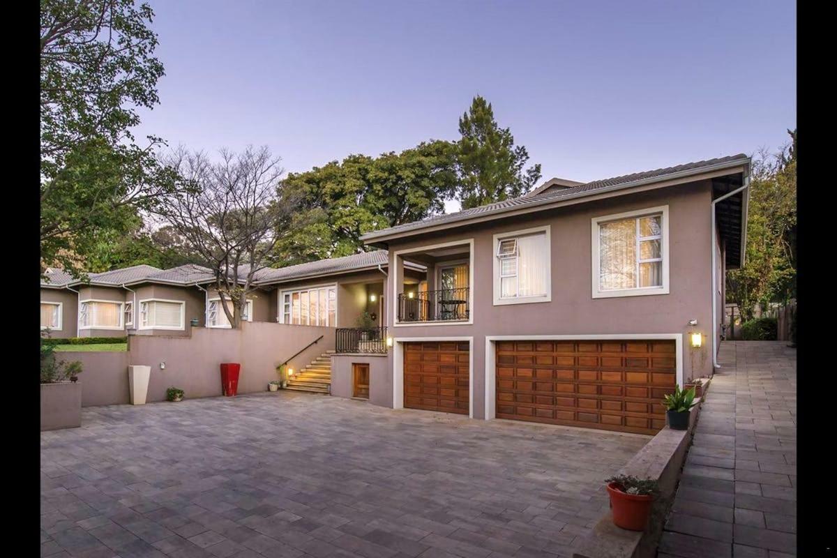 Bed and Breakfast 6 On Acacia Johannesburg Esterno foto