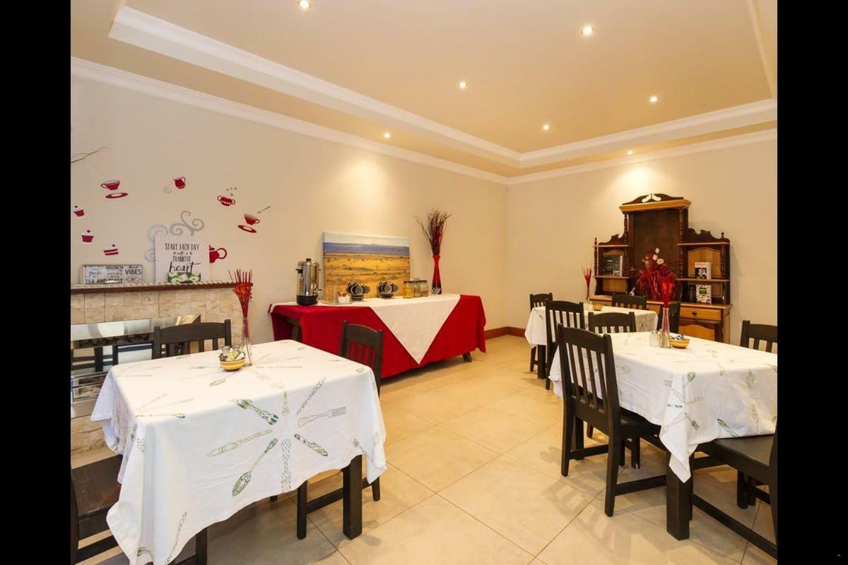 Bed and Breakfast 6 On Acacia Johannesburg Esterno foto