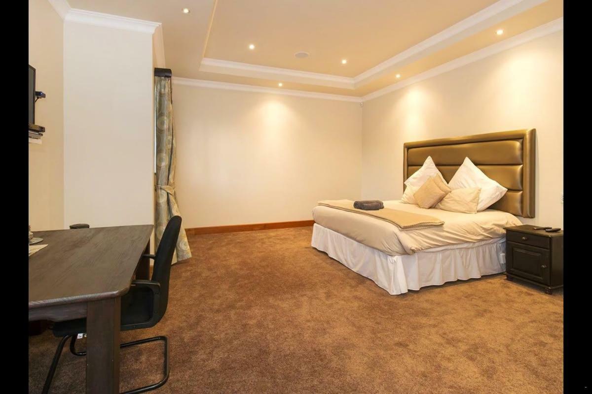 Bed and Breakfast 6 On Acacia Johannesburg Esterno foto