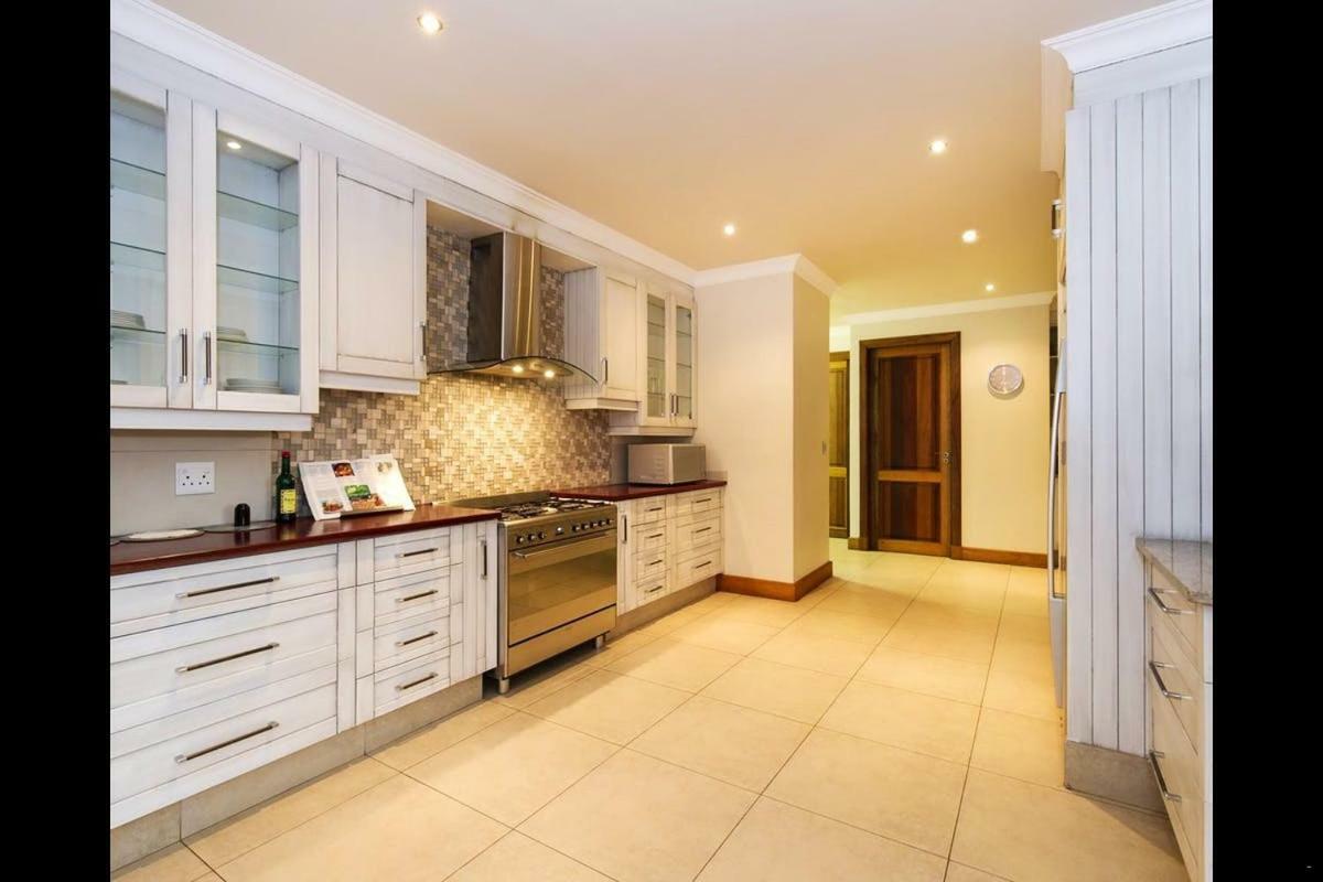 Bed and Breakfast 6 On Acacia Johannesburg Esterno foto