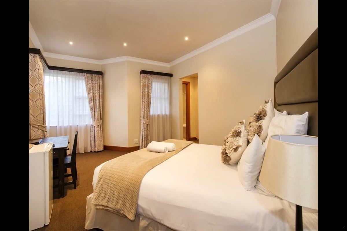 Bed and Breakfast 6 On Acacia Johannesburg Esterno foto