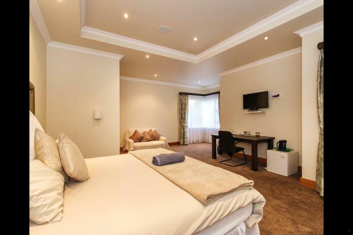 Bed and Breakfast 6 On Acacia Johannesburg Esterno foto