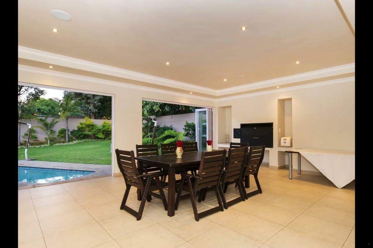 Bed and Breakfast 6 On Acacia Johannesburg Esterno foto