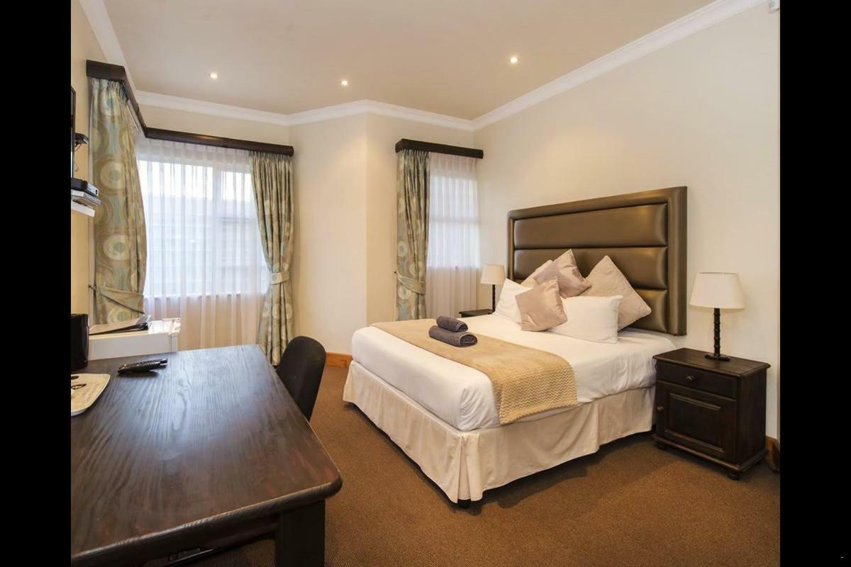 Bed and Breakfast 6 On Acacia Johannesburg Esterno foto