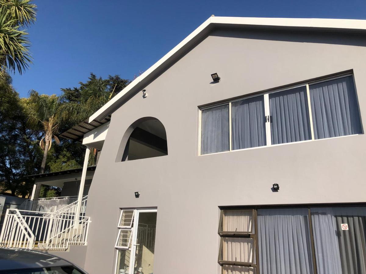 Bed and Breakfast 6 On Acacia Johannesburg Esterno foto