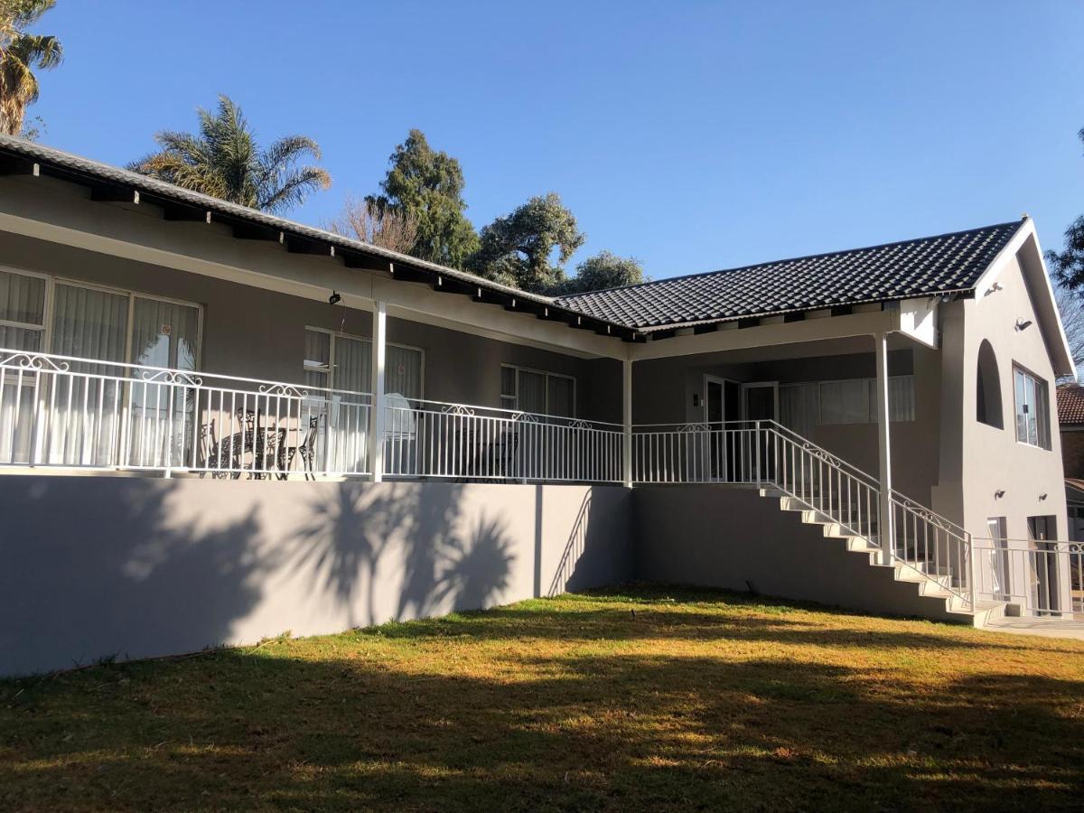 Bed and Breakfast 6 On Acacia Johannesburg Esterno foto